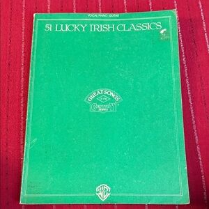 Warner Bros. Music 51 Lucky Irish Classics Green Songbook 9x11.5”
